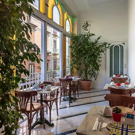 Konukevi Palazzo Starace 4*