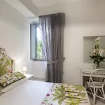 Palazzo Starace בית הארחה